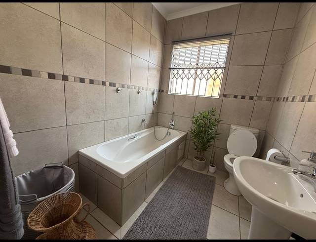 3 BEDROOM TOWNHOUSE FOR SALE IN WATERKLOOF EAST